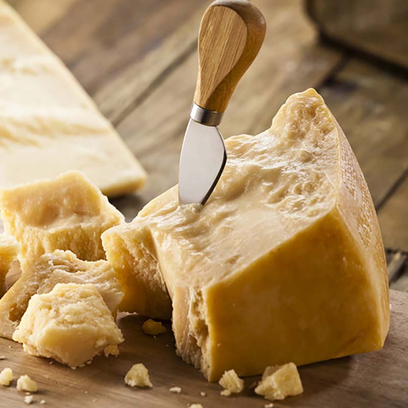 Parmigiano Reggiano e coltello